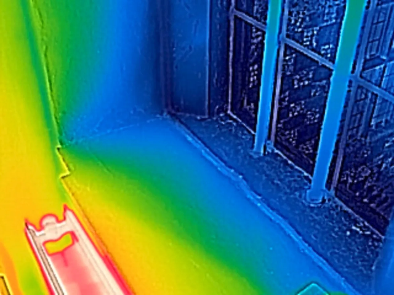 WEBSITE_SAILS_-135-FLIR1990 Cold windows seen through thermal imaging in horsham